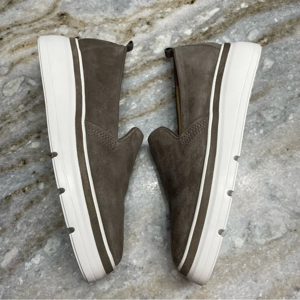 BILL BLASS Sutton Suede Sneaker in Cement Size 9.5
